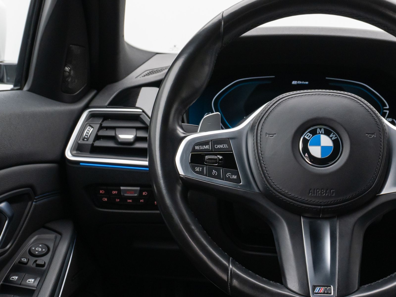 Fahrzeugabbildung BMW 320e M Sport Kamer Laser HUD DAB H/K Komfort 19"