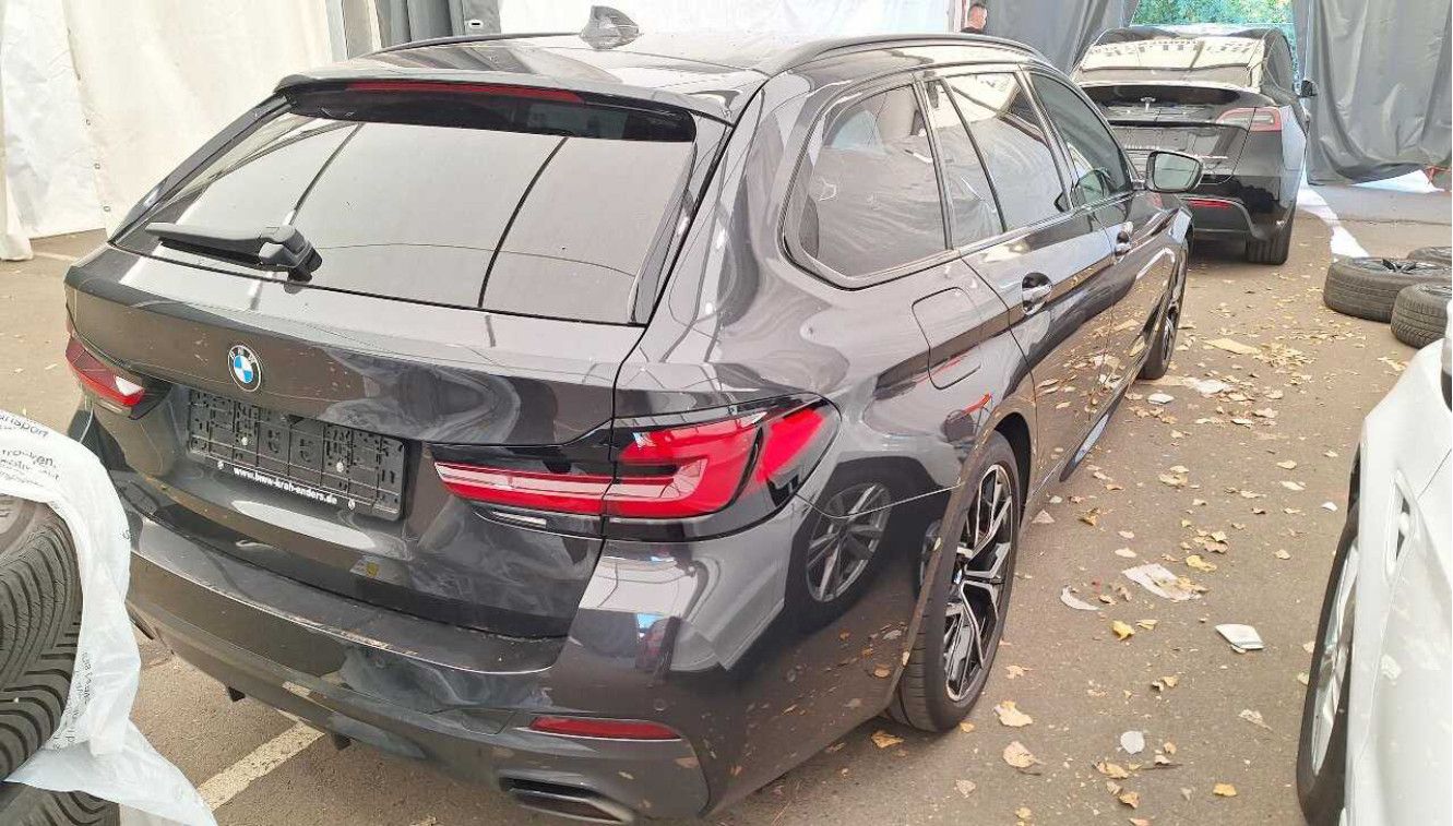 Fahrzeugabbildung BMW 530d xDr M Sport LED/ACC/NAVI/VIRTU/HIFI/19"LM