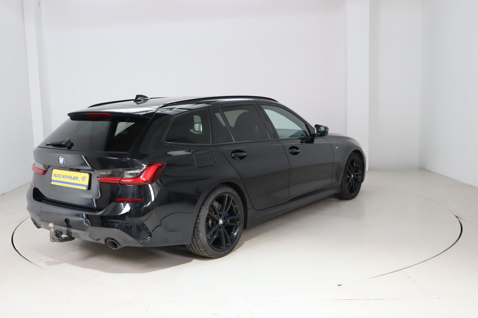 Fahrzeugabbildung BMW 320 d Touring M Sport * HUD * Pano *