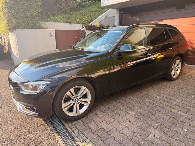 BMW BMW 320d Touring - Scheckheftgepflegt - TO...