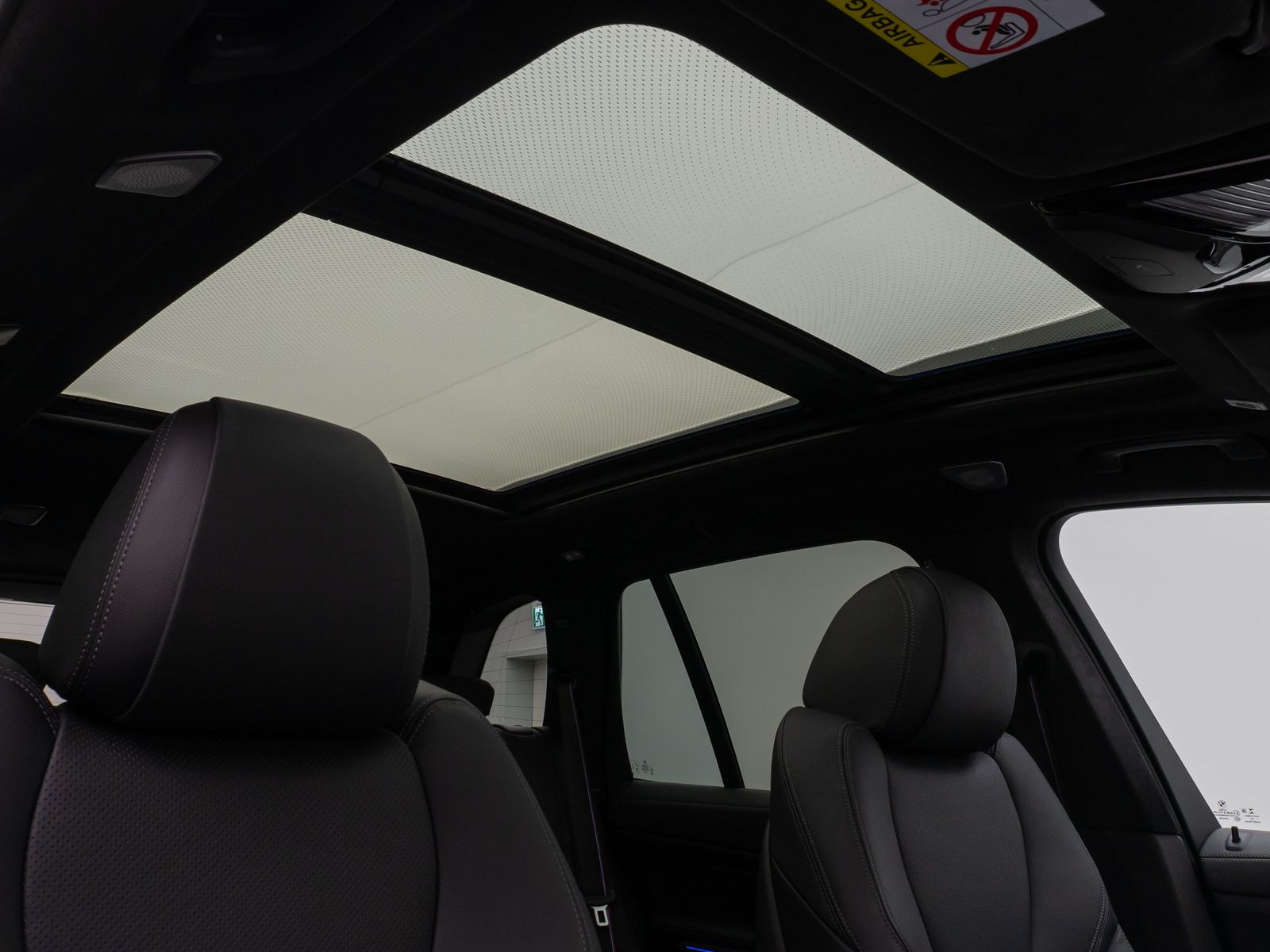Fahrzeugabbildung BMW X5 xD40d M Sport Panorama Laser 360°HUD DAB B&W