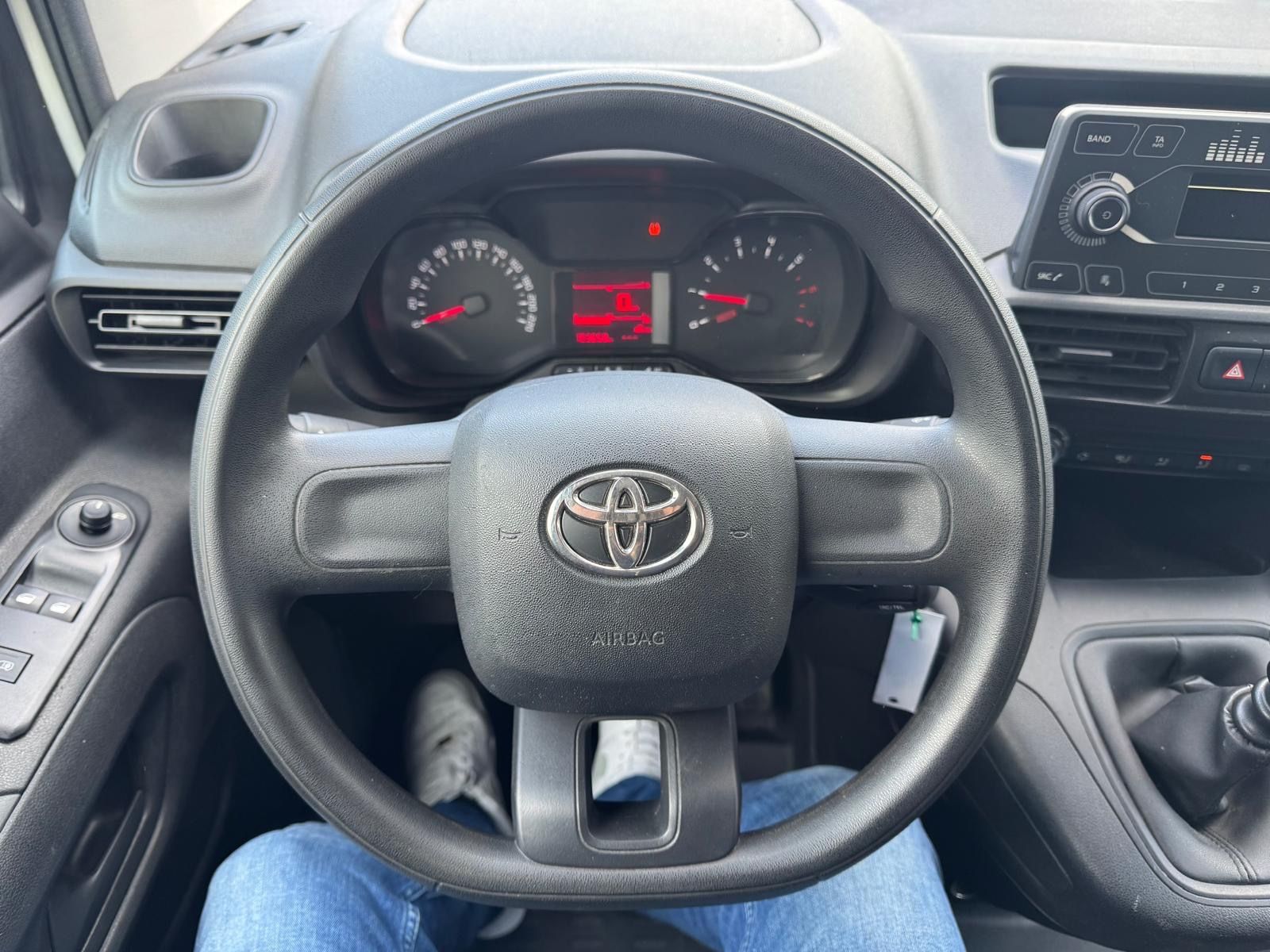 Fahrzeugabbildung Toyota Proace City 1,2-l-Turbo 81kW L1 LKW