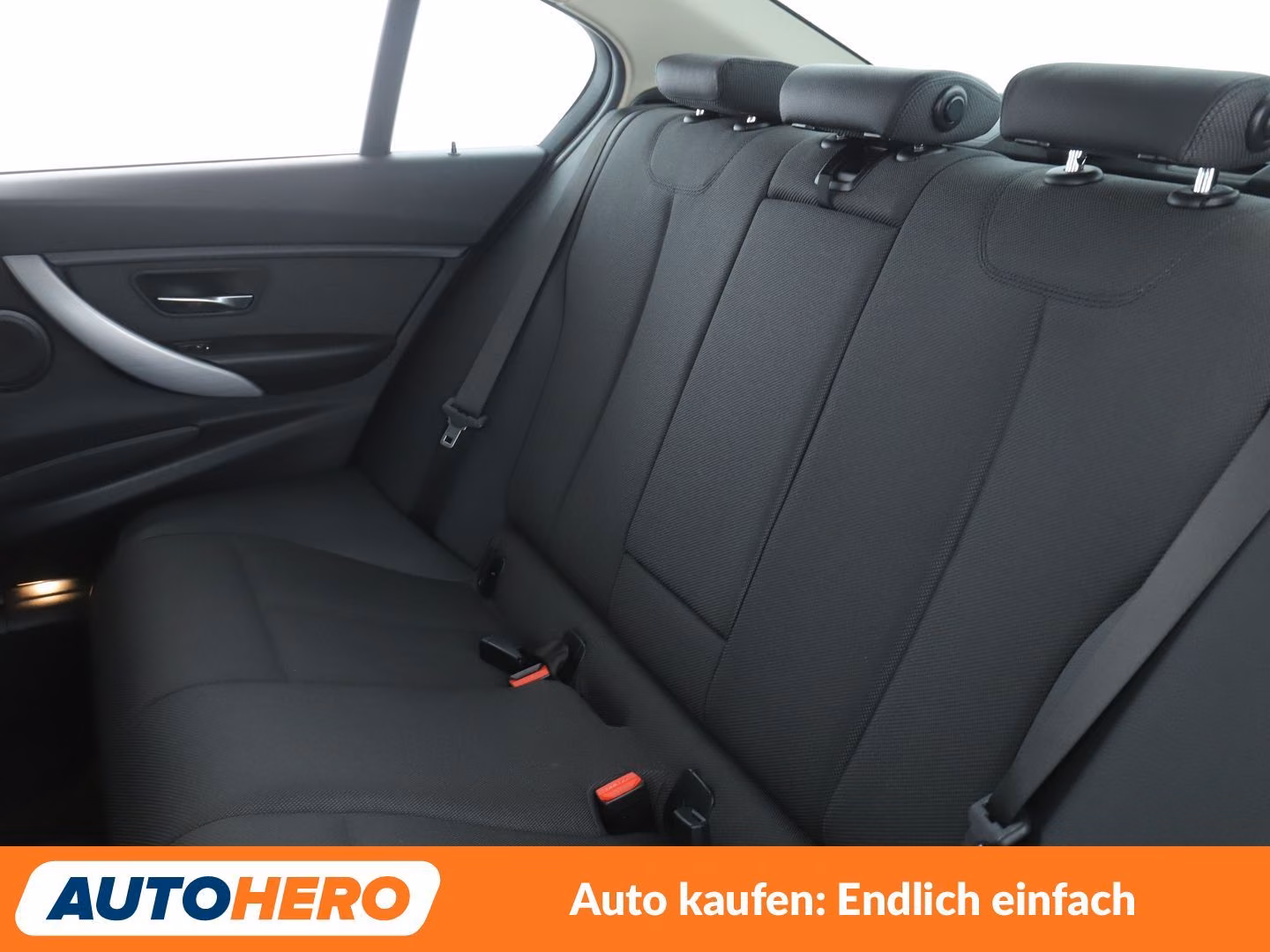 BMW 3er 320i Advantage Aut.*NAVI*LED*TEMPO*PDC*SHZ*
