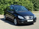 Mercedes-Benz B160 Avantgarde°Automatik°Klima°Pano°Temp° - Mercedes-Benz B 160 mit Benzin-Antrieb