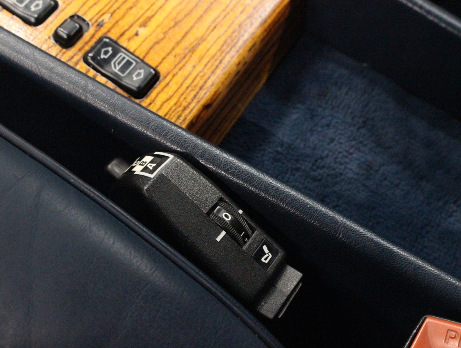 Fahrzeugabbildung Mercedes-Benz 300 CE Coupe Dt.Fzg.+19Tkm+Original Zustand