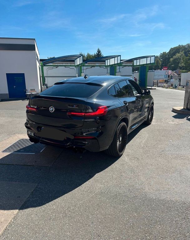 Image of BMW X4 M