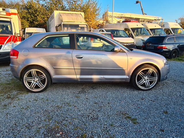 Audi A3 2.0 FSI Attraction