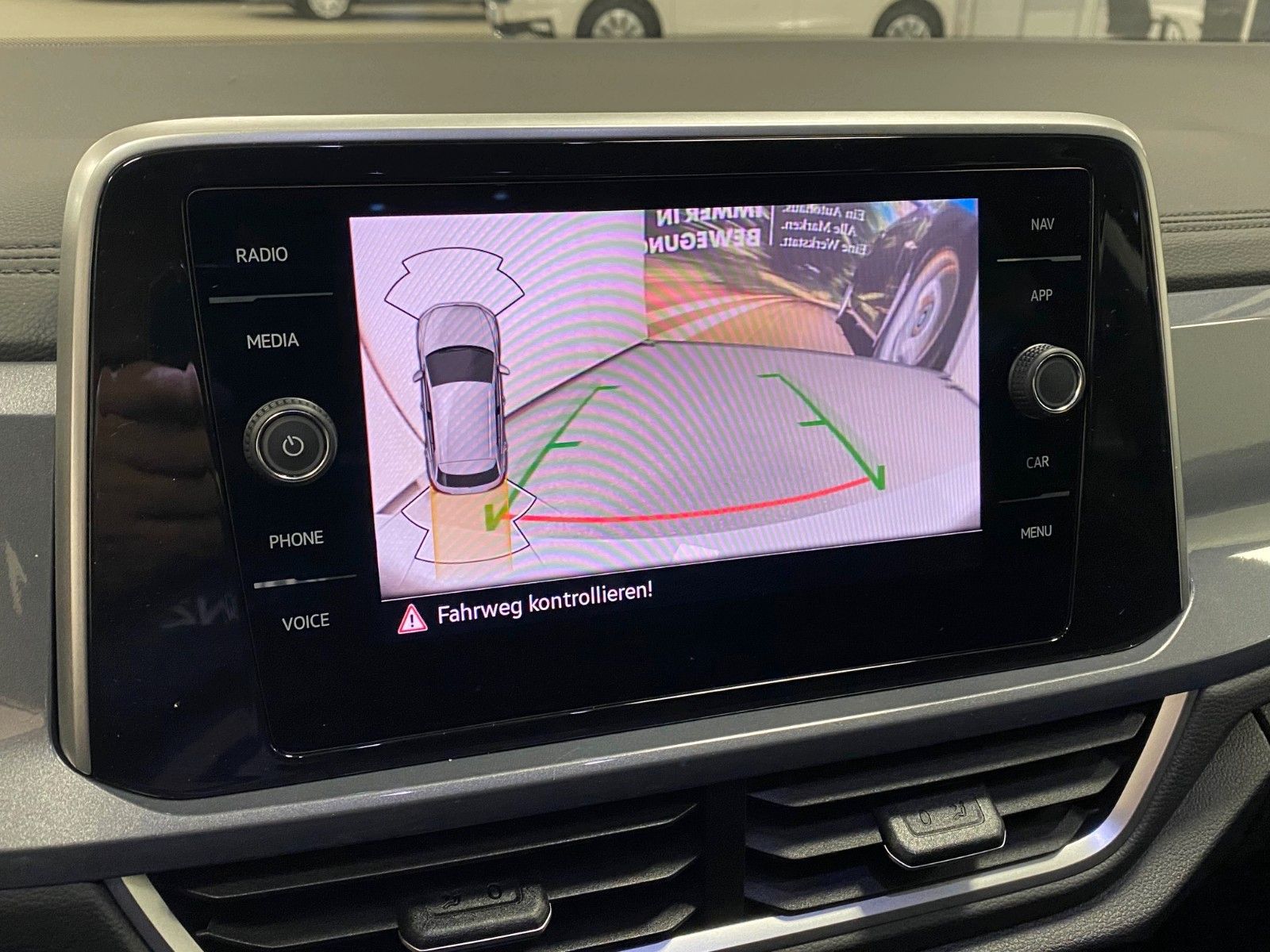 Fahrzeugabbildung Volkswagen T-Roc 1.5 TSI  DSG Style+Sportedition+Stauassist