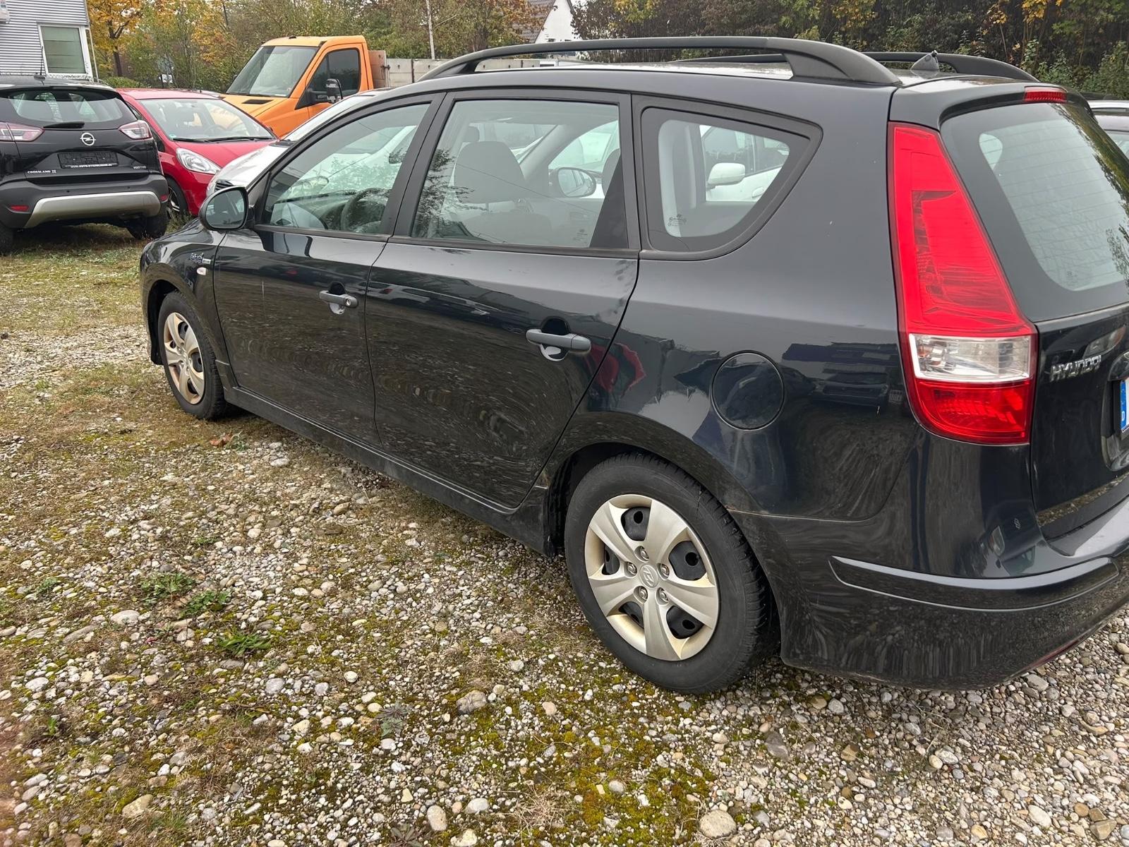 Hyundai i30 2011 — engine 1.582 cm³, 90 HP (66kW)
