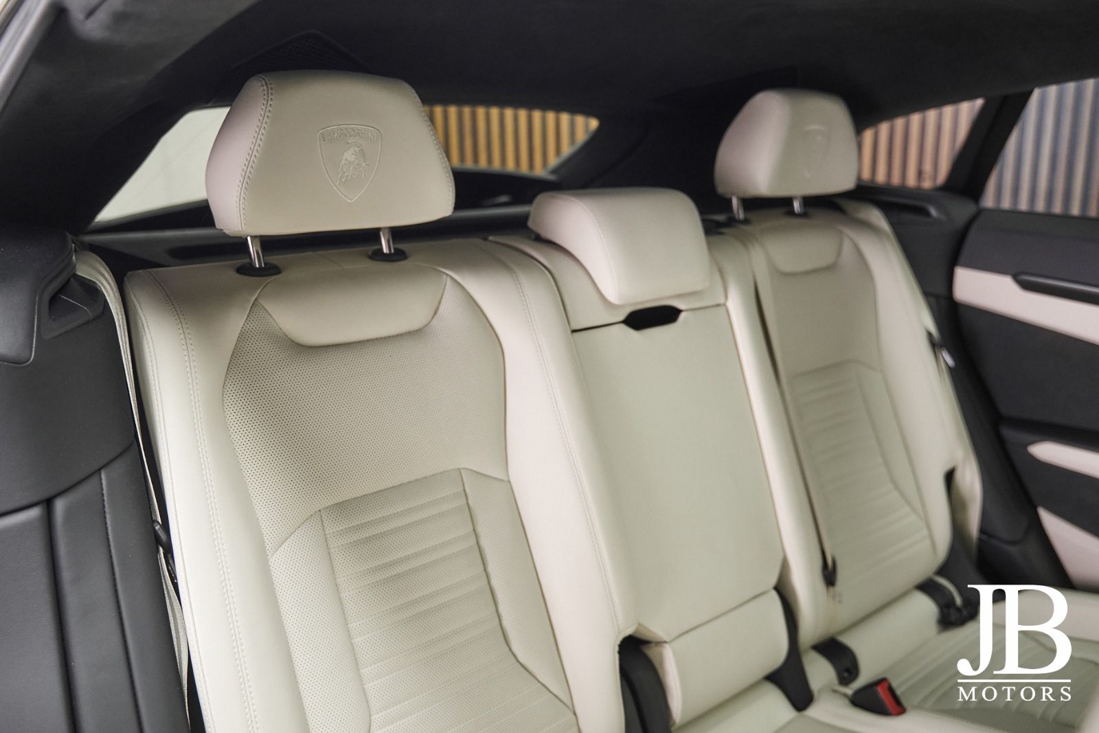 Fahrzeugabbildung Lamborghini Urus SE Panorama 3D B&O Carbon 23 Zoll