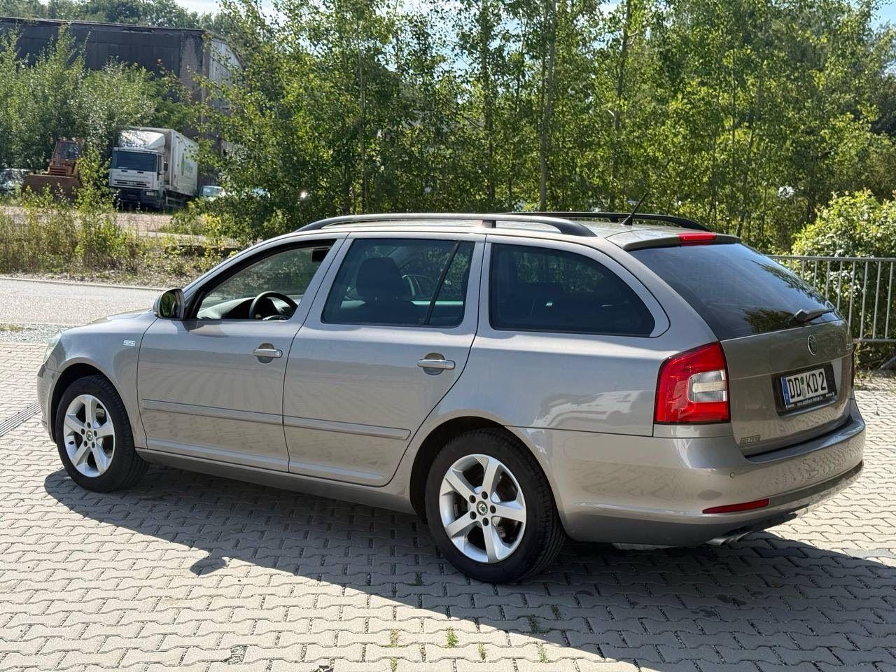Skoda Octavia 2012 — interior