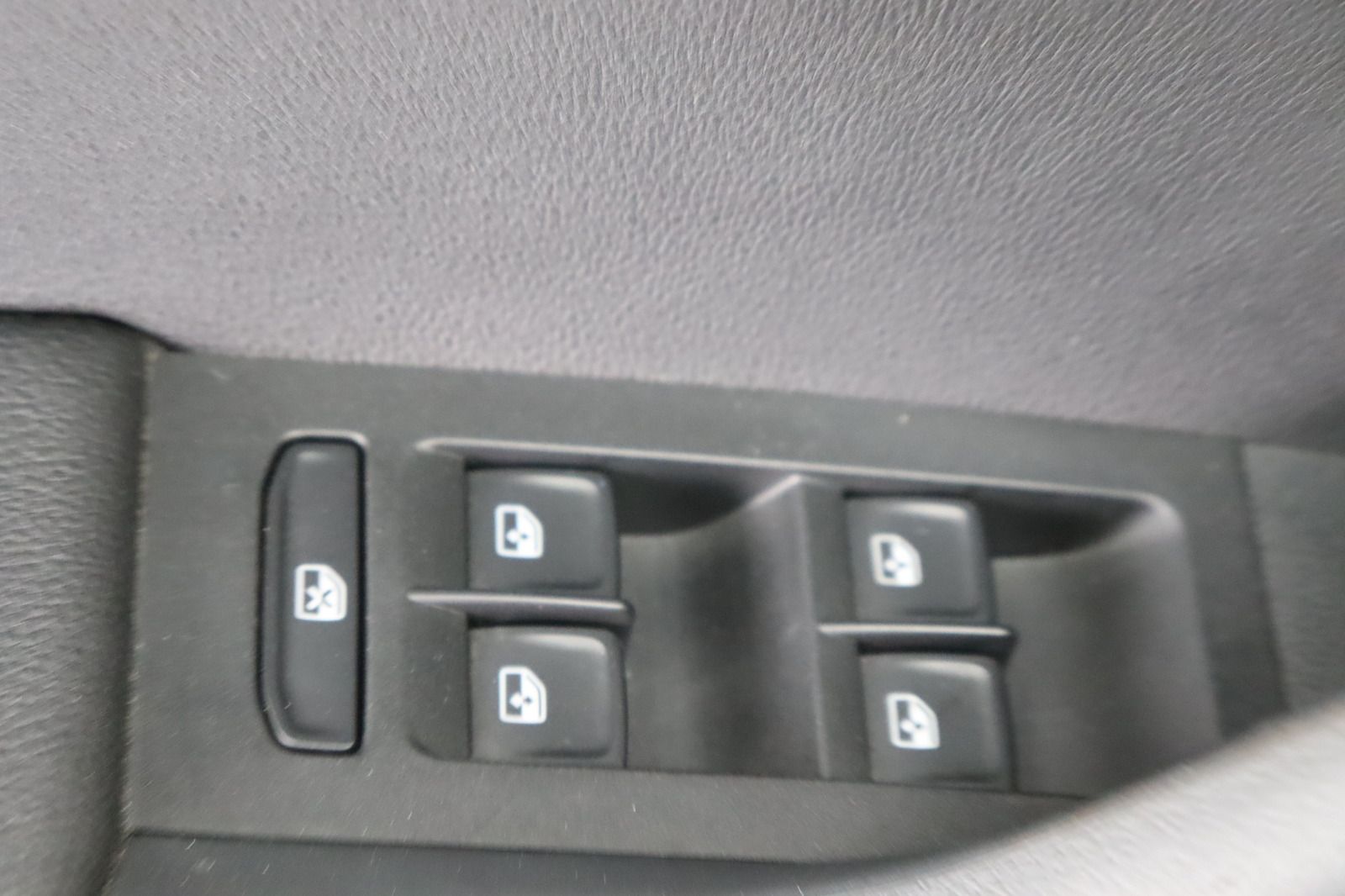 Fahrzeugabbildung SKODA Octavia Combi 2.0 TDI 4 x4 1. Hand Ambition
