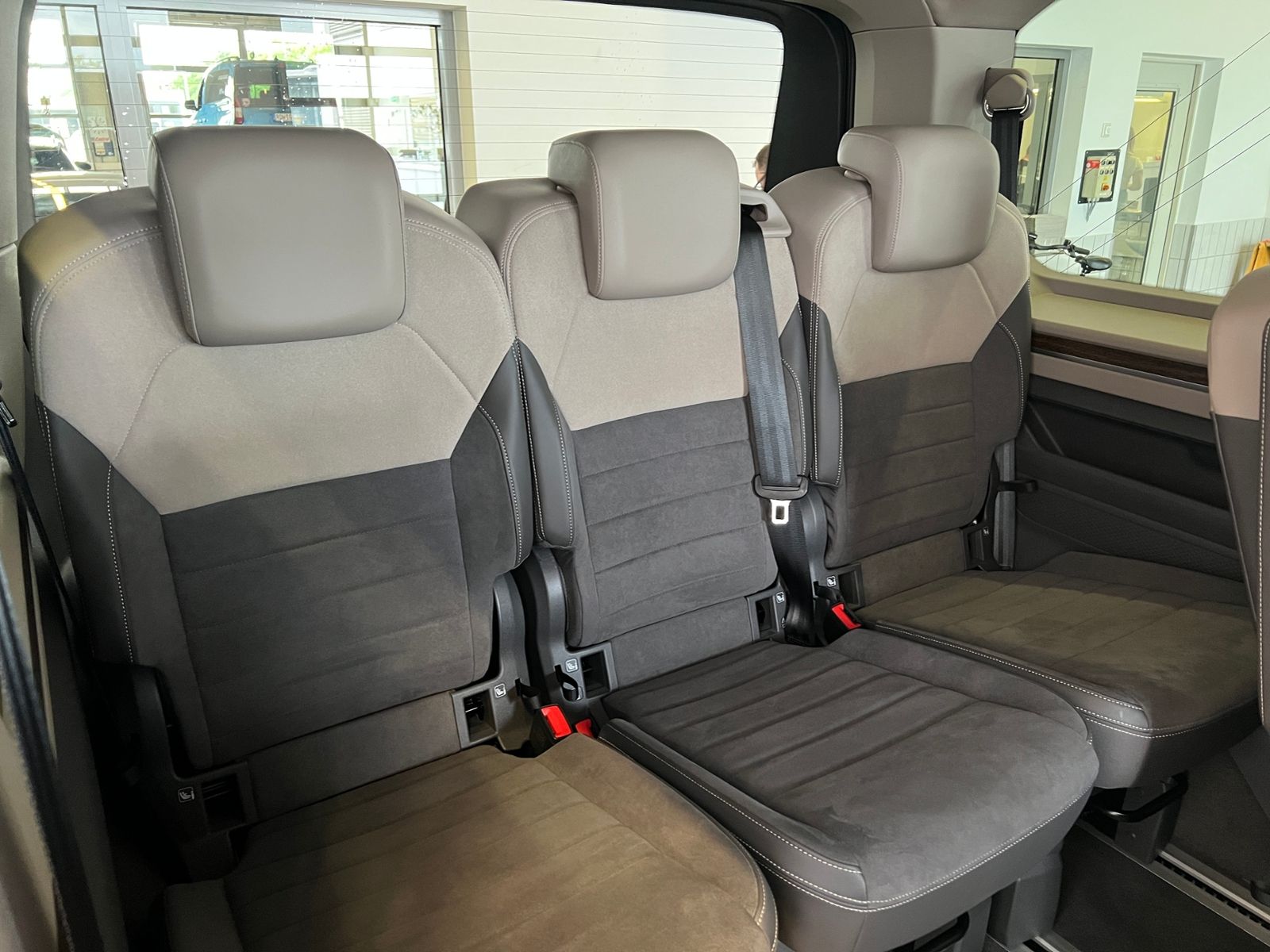 Fahrzeugabbildung Volkswagen Multivan T7 Style 2.0 TDI DSG *AHK, IQ.Light, Pa