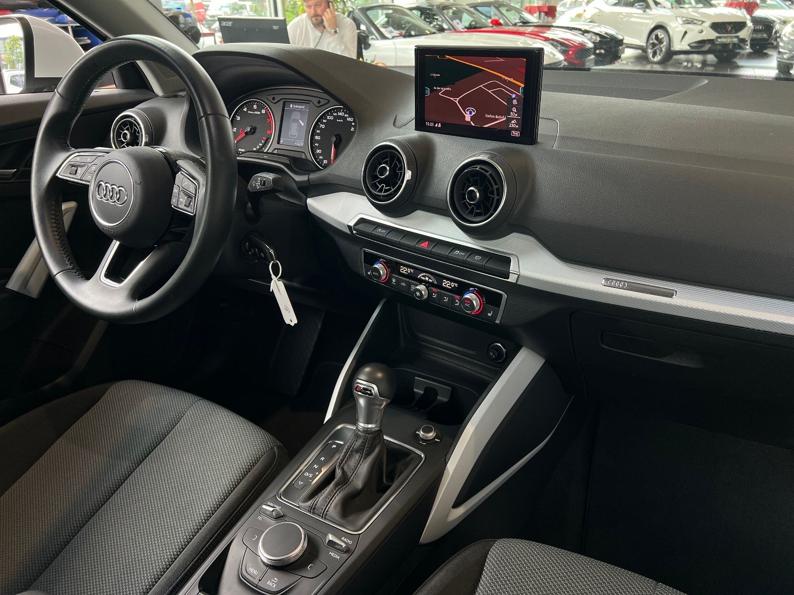 Fahrzeugabbildung Audi Q2 35 TFSI S Line AHK LED NAVI ALU