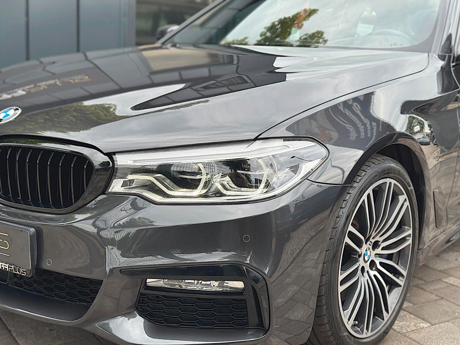 Fahrzeugabbildung BMW 530i M Sport Shadow Line *ACC*LED*Head-Up*360°*