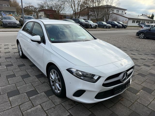 MERCEDES-BENZ A 200 DCT Park Assist Navi MBUX SitzHzg