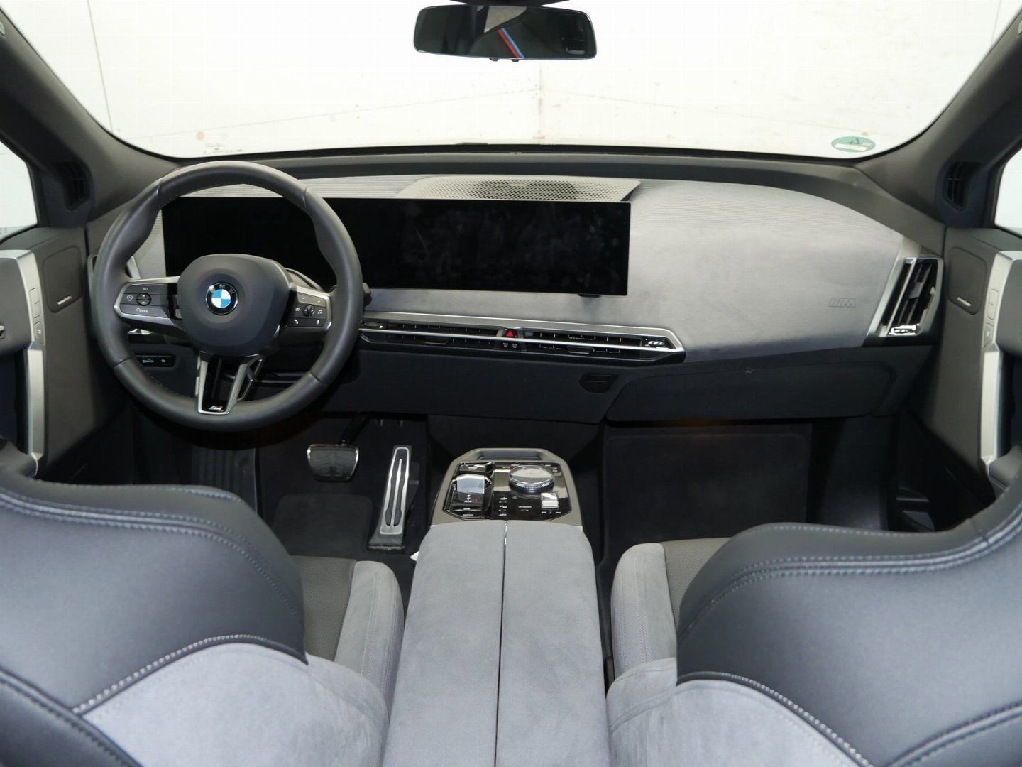 Fahrzeugabbildung BMW iX xDrive60 |Adapt. Luftfederung |Sitzbelüftung