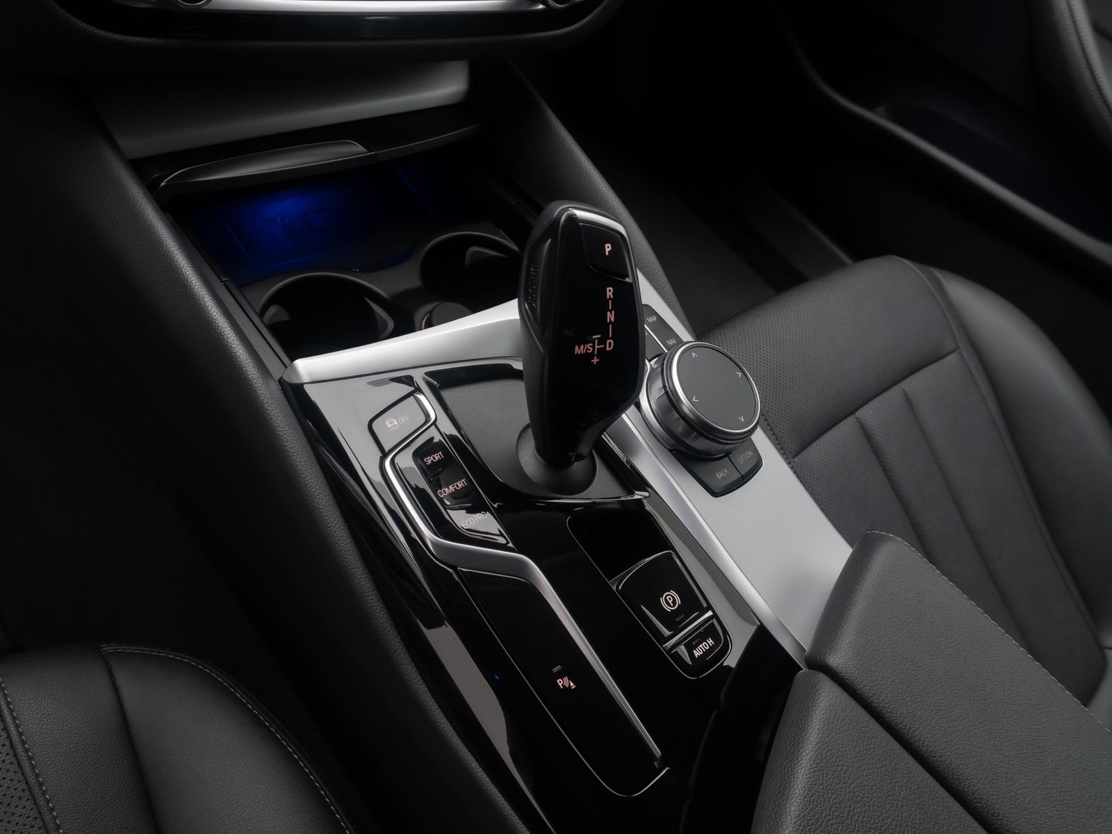 Fahrzeugabbildung BMW 520d Kamera Laser HUD DAB 4xKlima Alarm Komfort