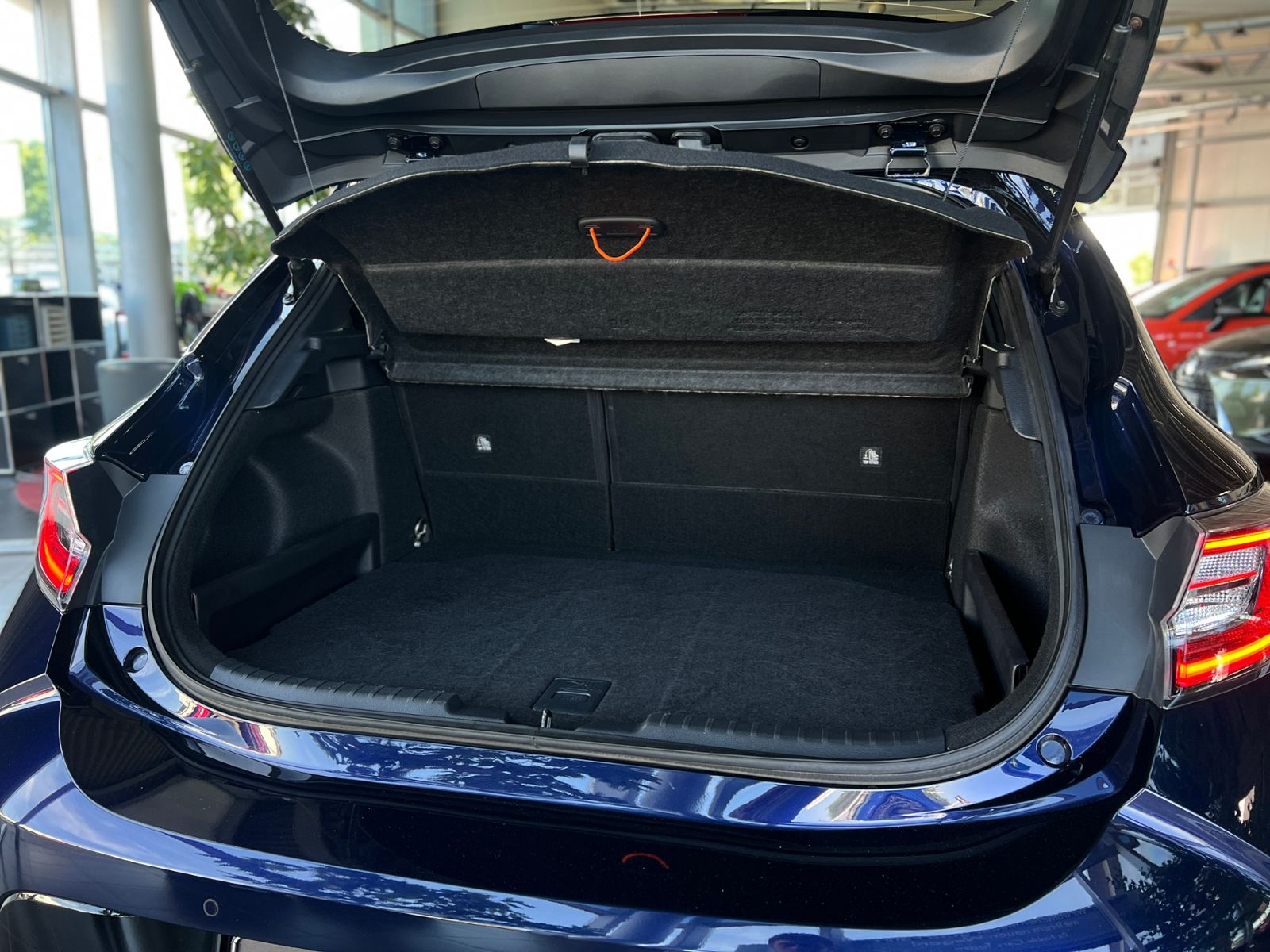 Fahrzeugabbildung Toyota Corolla 2.0 Hybrid Team D JBL LED RFK NAVI SHZ