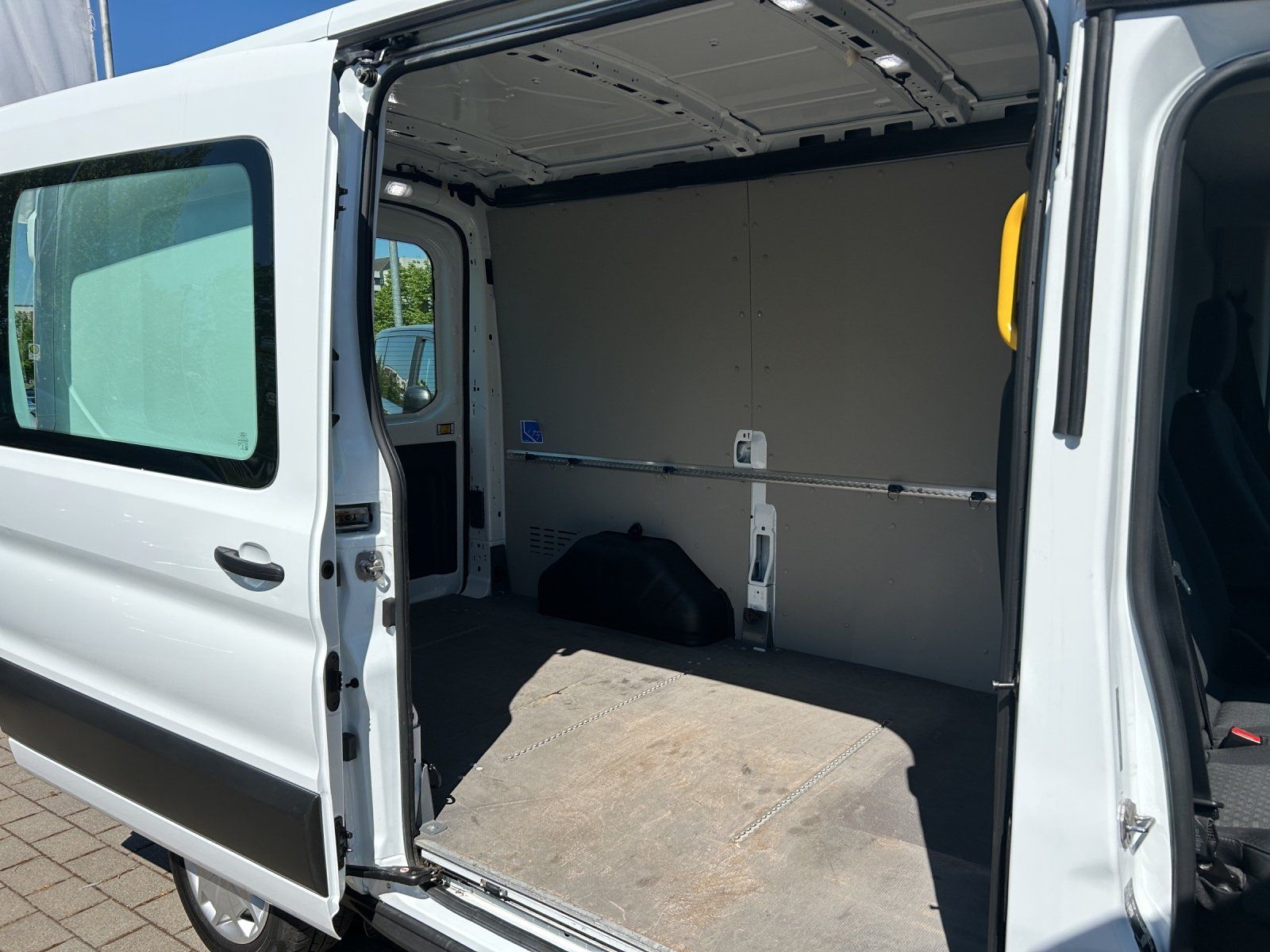 Fahrzeugabbildung Ford Transit 290 L2H2 LKW VA Trend