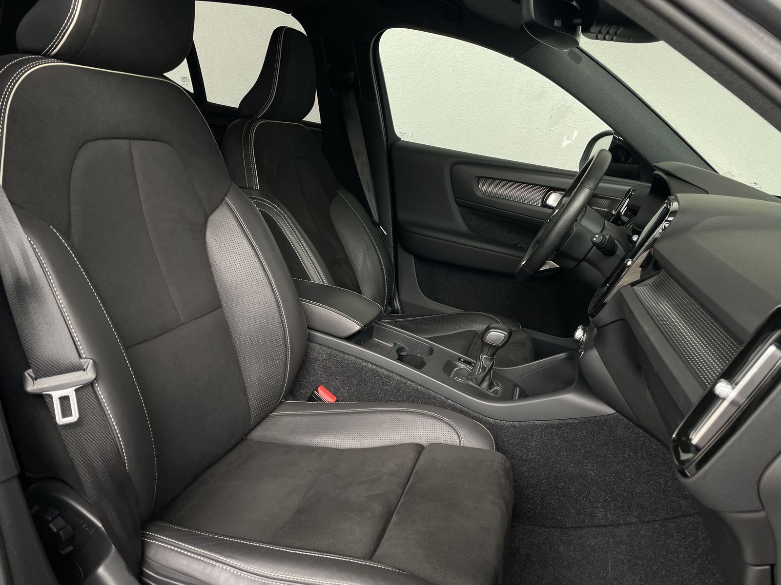Volvo XC40 R-DESIGN 2WD NUR 23.180KM R.KAM NAVI LED foto 12