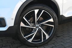 Fahrzeugabbildung Volvo XC40 T5 AWD Autom. R-Design INTRO*360°*PANO*ACC*