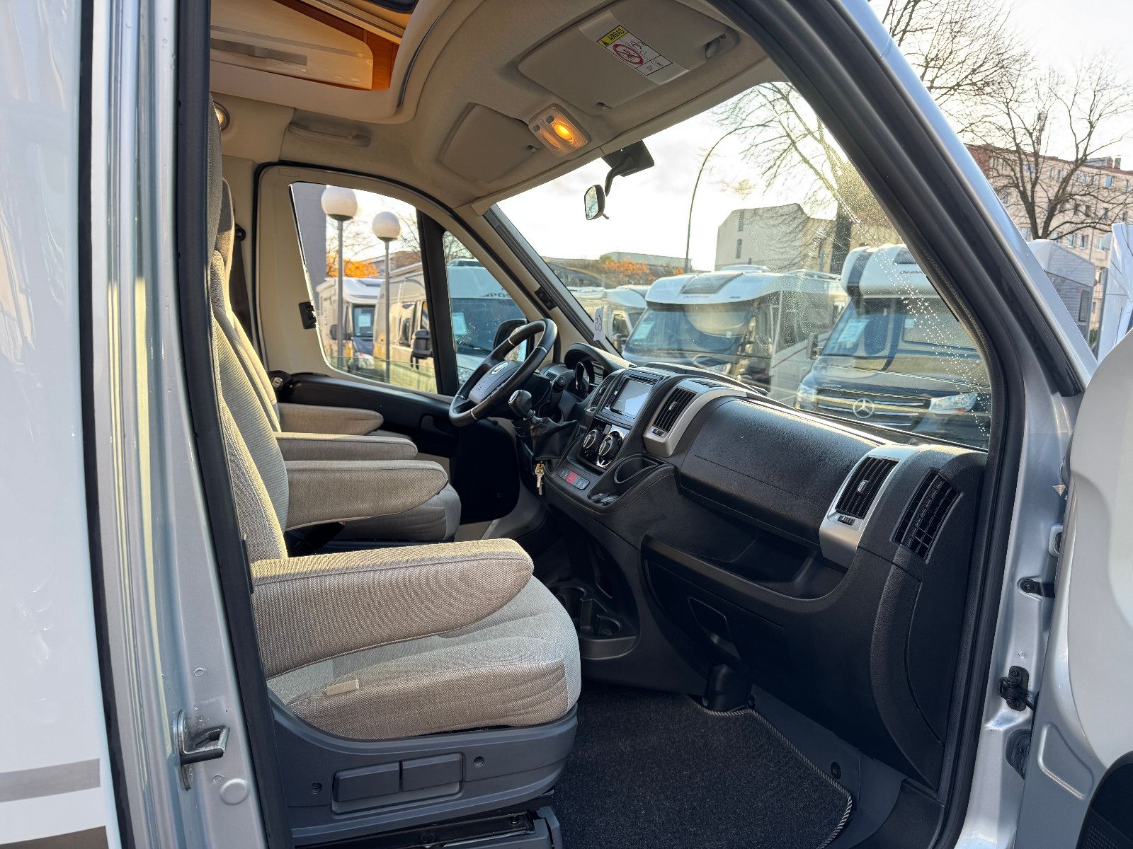 Fahrzeugabbildung HYMER / ERIBA / HYMERCAR EXSIS T 688 FIAT ALKO 2X TV SAT SOLAR AHK PANO