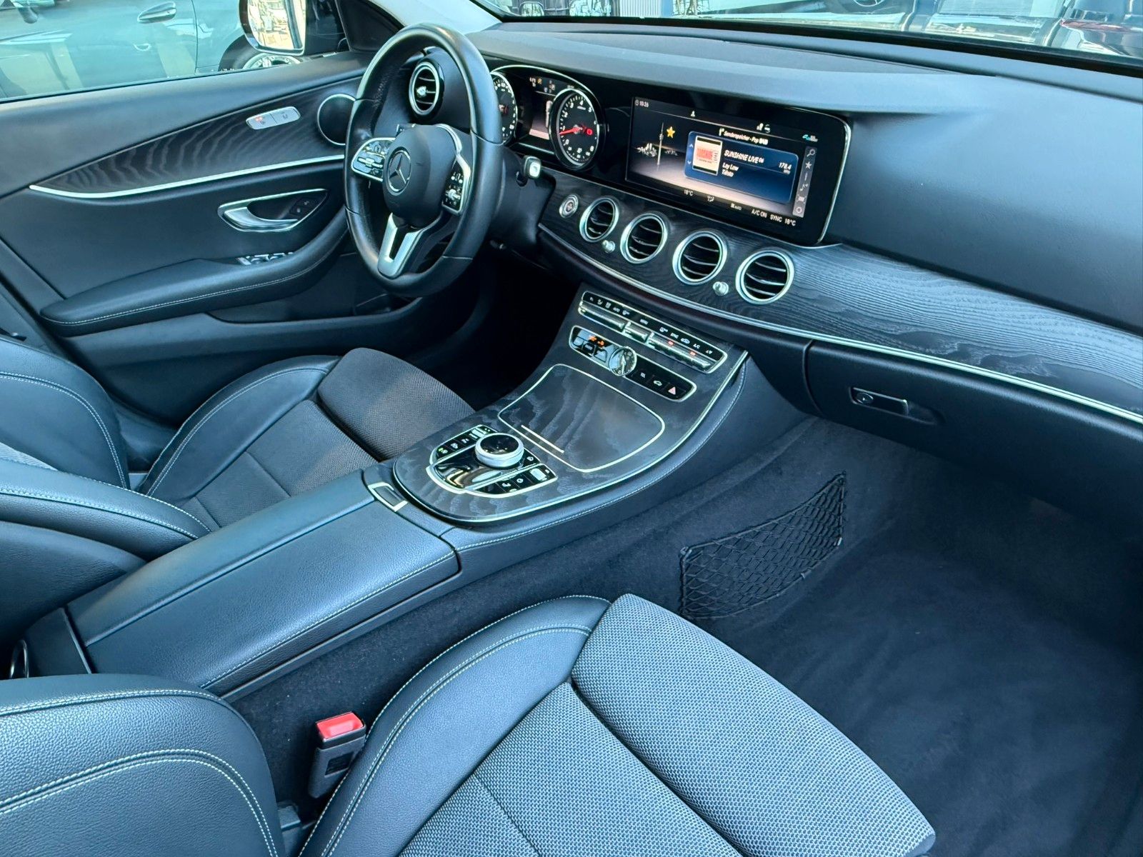 Fahrzeugabbildung Mercedes-Benz T-Modell E 200,Navi,Sitzh.