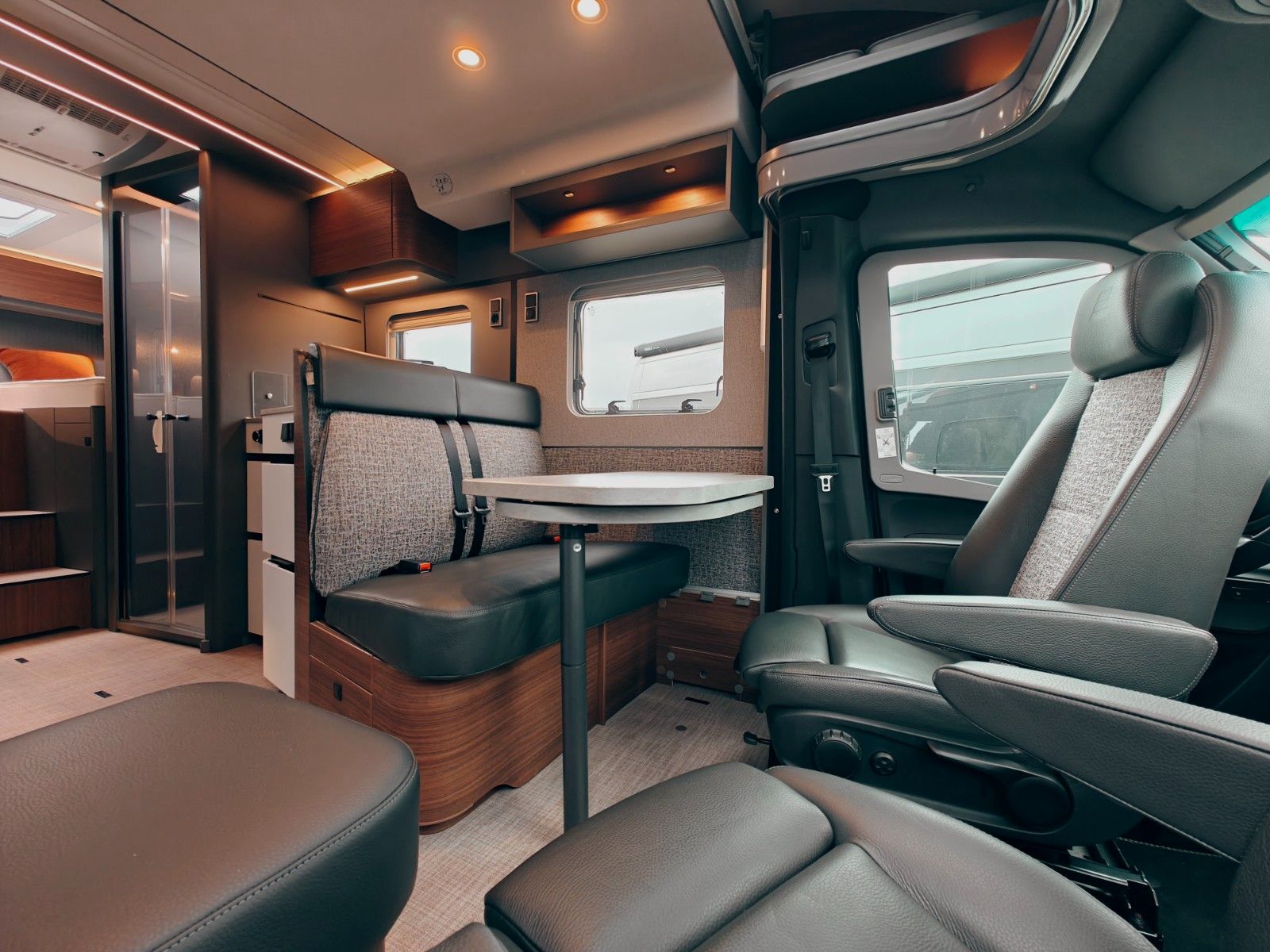 Fahrzeugabbildung HYMER / ERIBA / HYMERCAR B-KLASSE MC T 680 X - PTS SELENITGRAU MAGNO