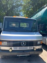 Mercedes-Benz 709 D abschleppen - Mercedes-Benz 709 d
