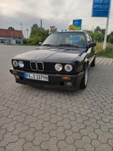 BMW 318 is E30 - BMW 318 aus 1990