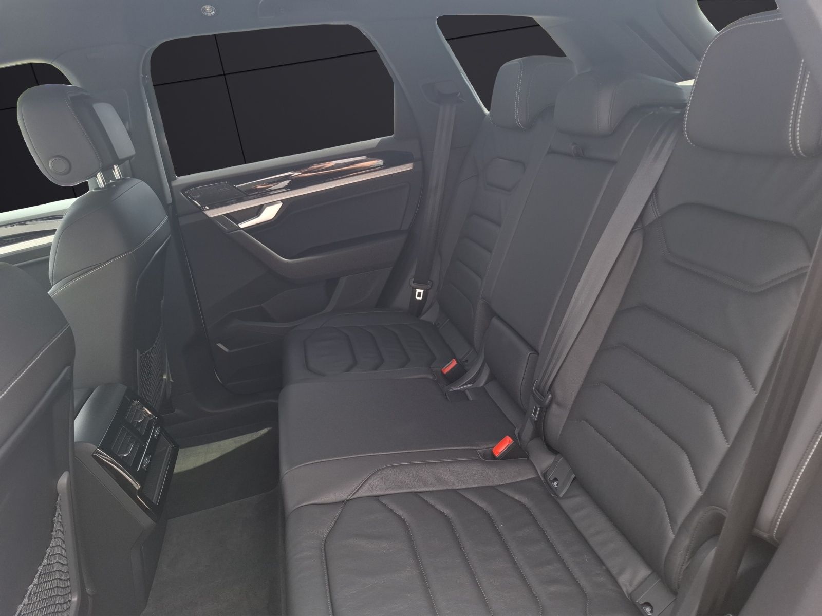 Fahrzeugabbildung Volkswagen Touareg TDI AHK Navi Leder ACC RFK SH 19"