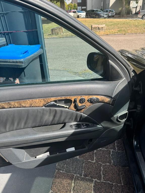 Mercedes-Benz E 320