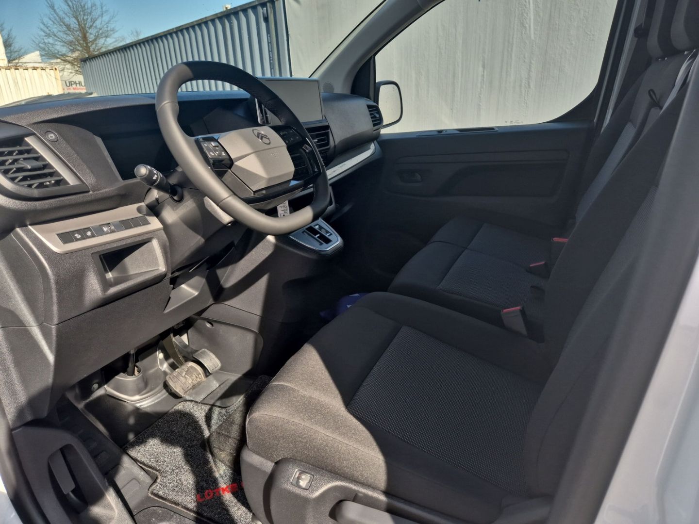 Fahrzeugabbildung Citroën Jumpy KW Standard (L2) 2.0 BlueHDi 145  AHK-abn.