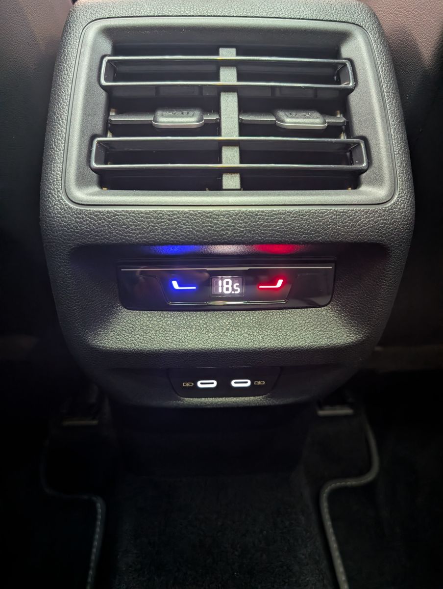 Fahrzeugabbildung Volkswagen Tayron 2.0TDI 4M R-Line Launch Pano Black AHK 20