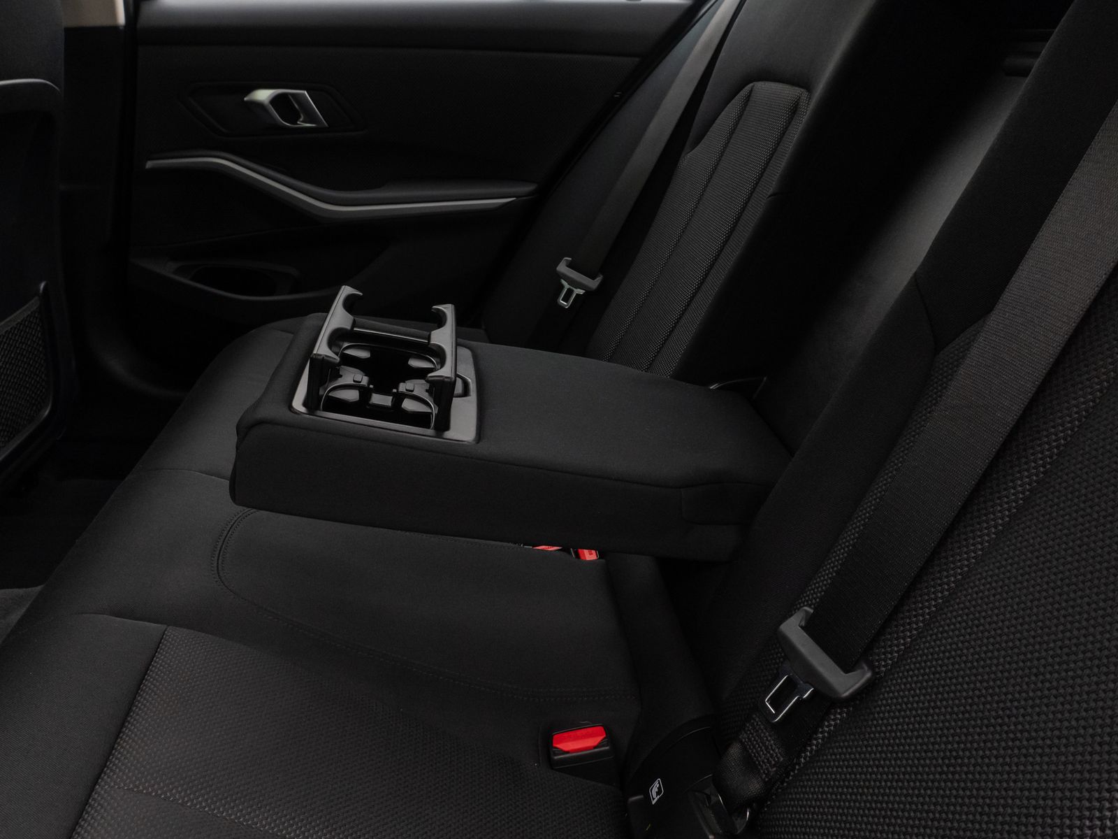 Fahrzeugabbildung BMW 320d xD  Glasdach Kamera DAB Geschwindigkeitsreg