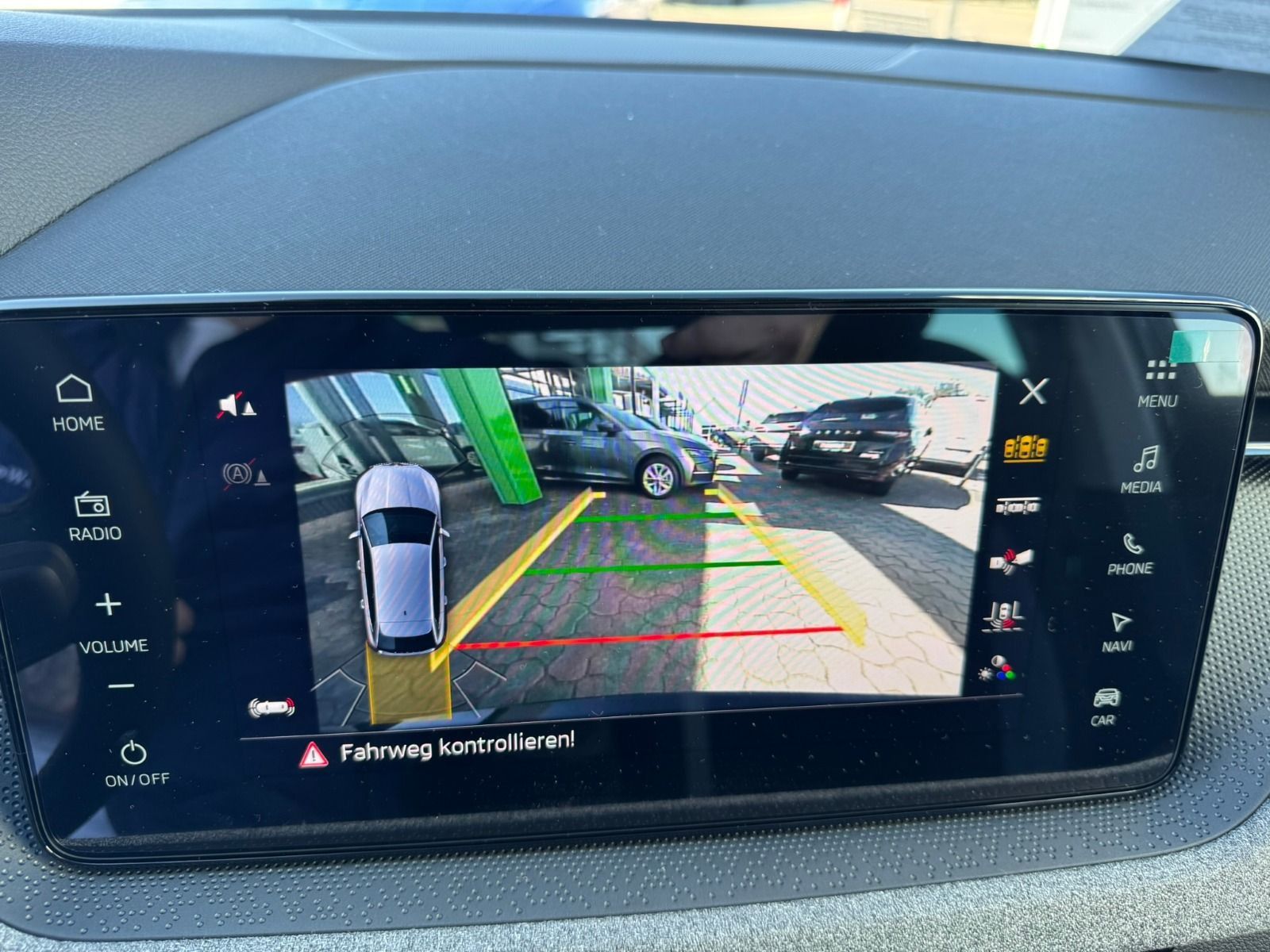Fahrzeugabbildung SKODA Scala Tour DSG*Matrix*RFK*NAVI*SideAss*ACC*