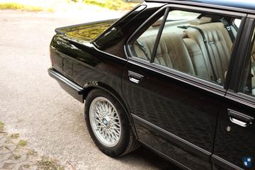 صورة مصغرة 21 لـ 1988 BMW M5