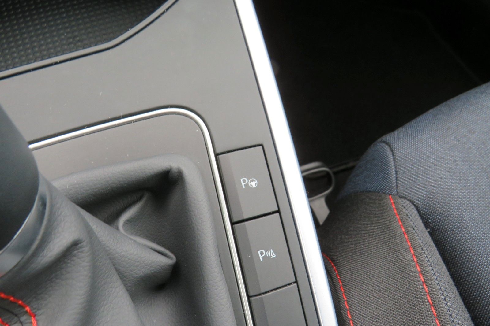 Fahrzeugabbildung SEAT Arona FR DSG NAVI SITZH. KAMERA ACC ASSISTENT-PA