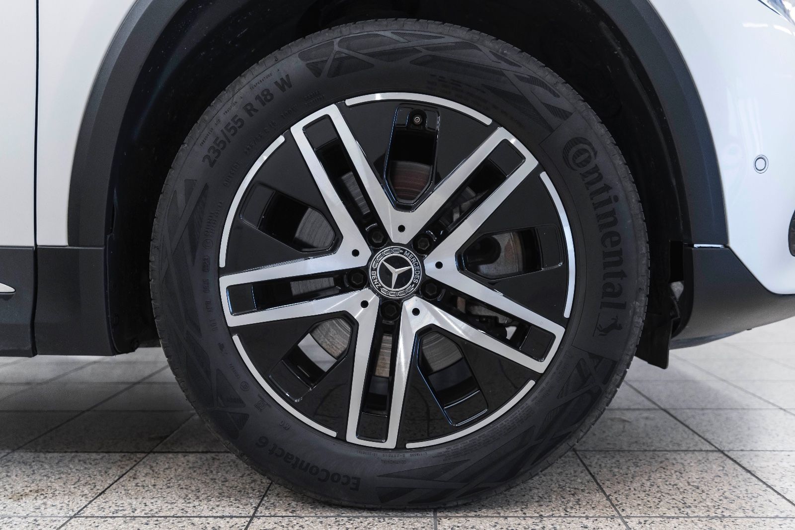 Fahrzeugabbildung Mercedes-Benz GLA 250e PLUG-IN ACC LED KAM TOTW KEYLESS GO NAV