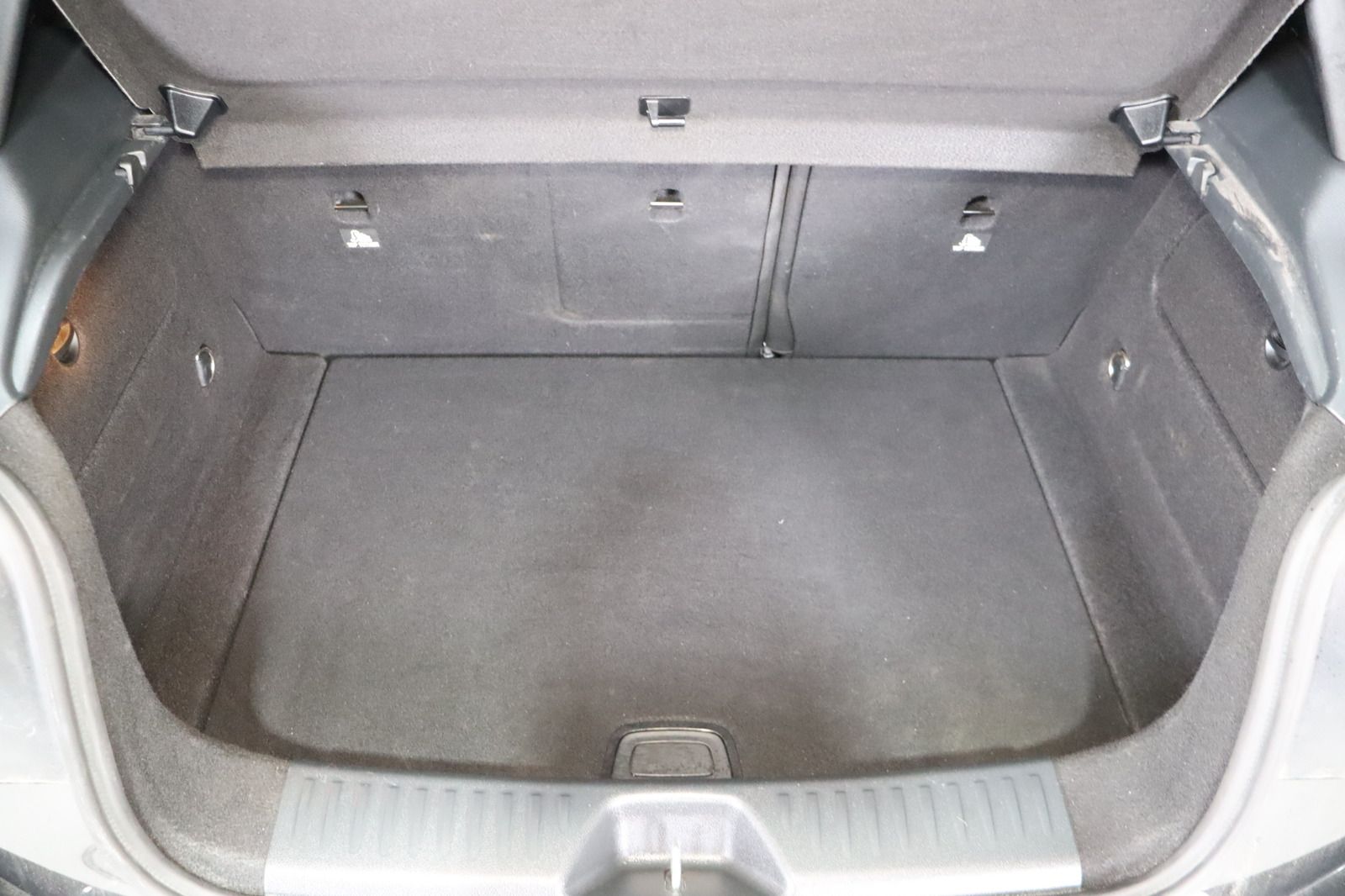 Fahrzeugabbildung Mercedes-Benz A 180 d * Navi * PDC * HU/AU neu