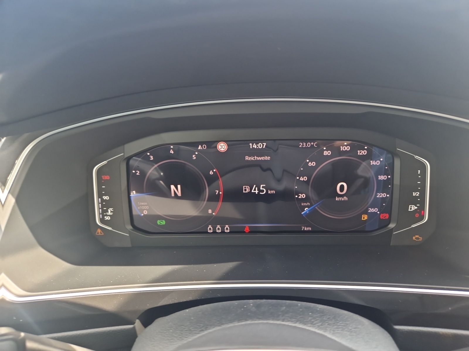 Fahrzeugabbildung Volkswagen Tiguan Elegance TSI DSG IQ.Light 19" ACC AHK SHZ