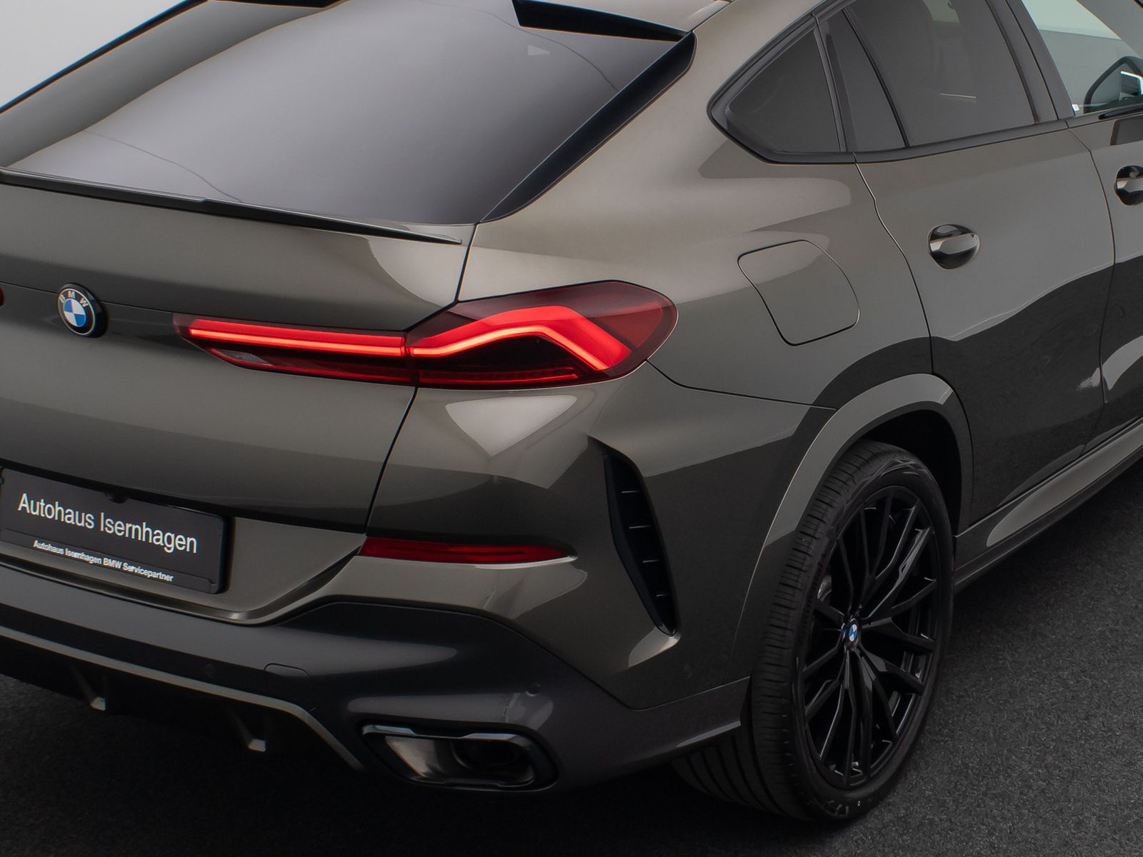 Fahrzeugabbildung BMW X6 xD40d M Sport 360° HUD H/K 22Zoll Individual