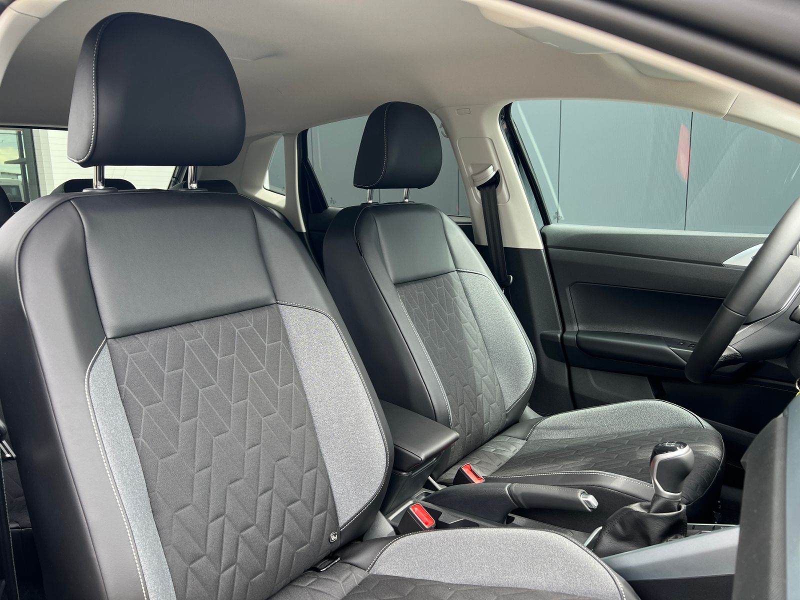 Fahrzeugabbildung Volkswagen Polo GOAL 1.0 TSI * LED, App-Connect, 16"-LM*