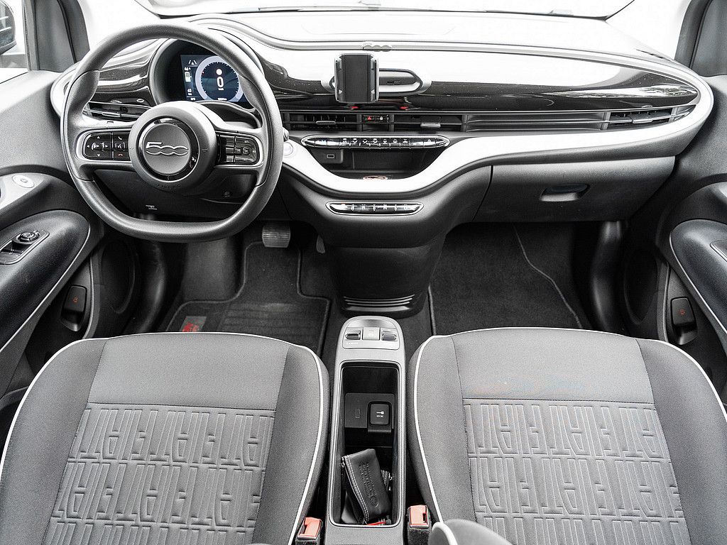 Fahrzeugabbildung Fiat 500e Action KLIMA BLUETOOTH