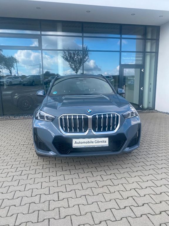 BMW X1 sDrive20 i M SPORT/H&K/SPORTSITZ ELEKT/AHK, Bild 1