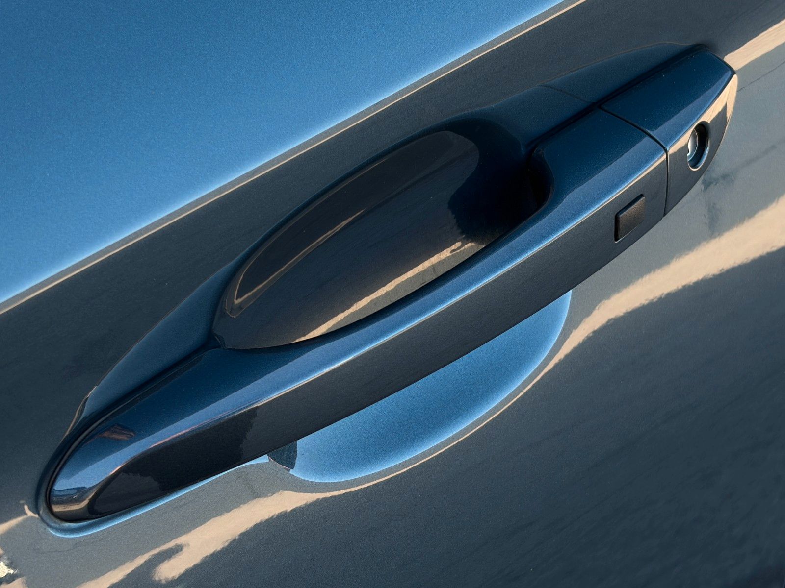 Fahrzeugabbildung Hyundai KONA E Select ACC LHZ SHZ LKAS PDC KAM CarPlay