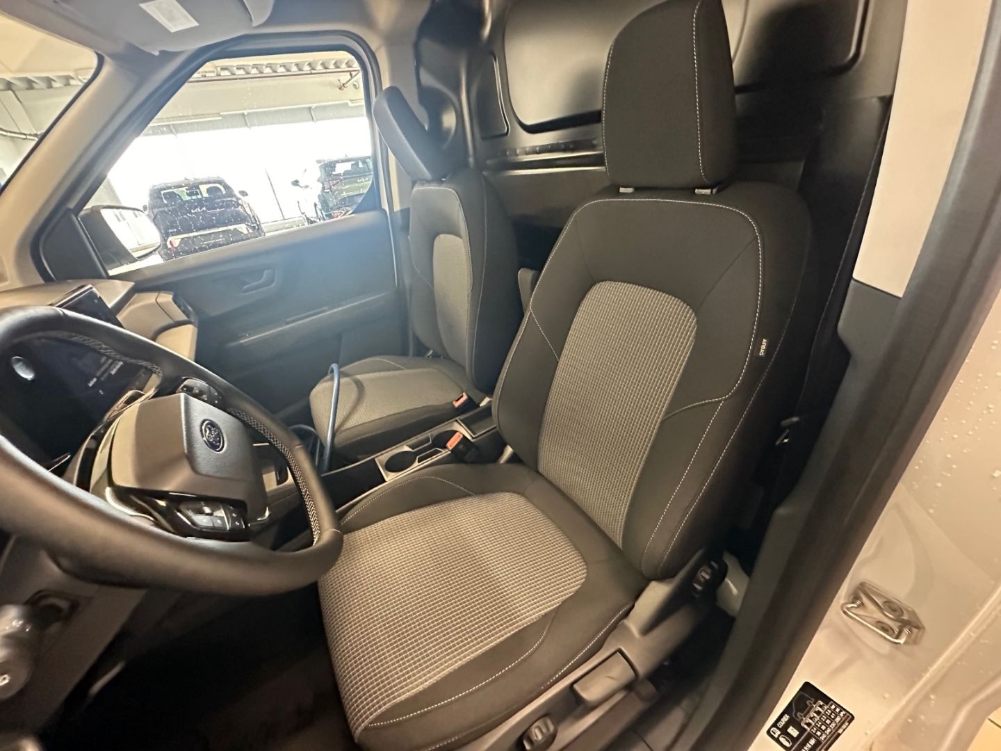 Fahrzeugabbildung Ford Transit Courier BEV Trend Kamera Verkehrszeichen