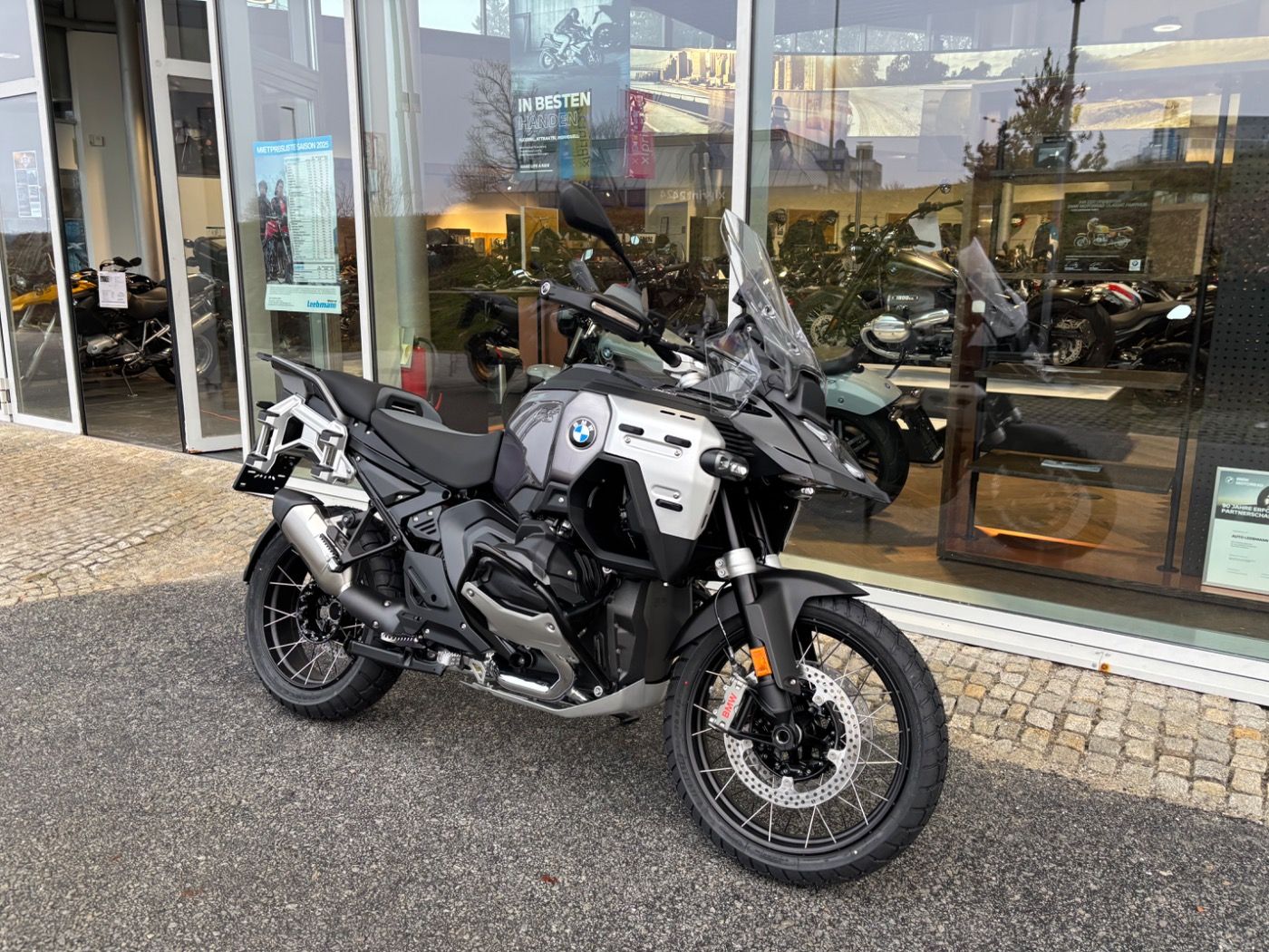 Fahrzeugabbildung BMW R 1300 GS Adventure Triple Black