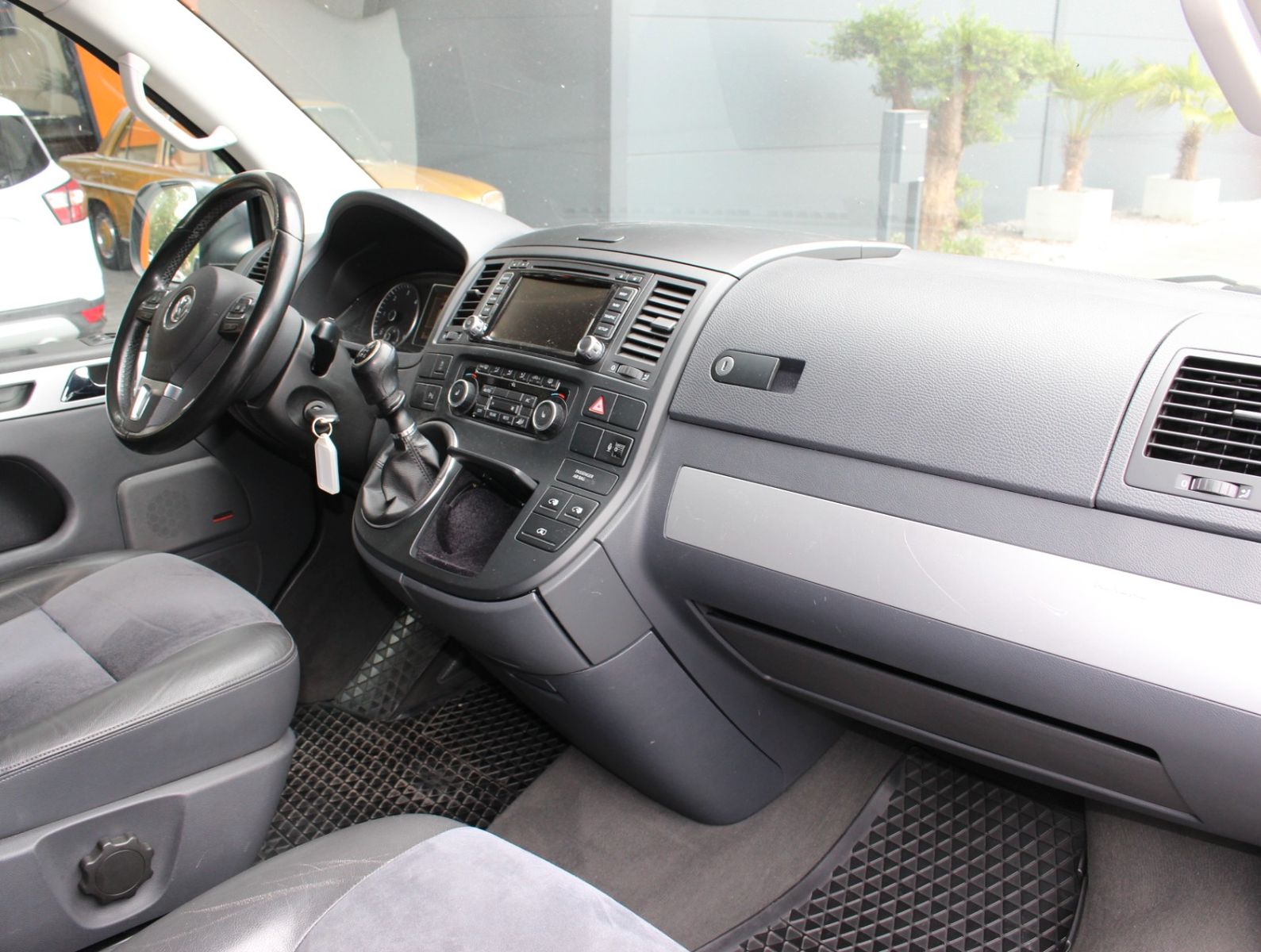 Fahrzeugabbildung Volkswagen 2.0 TDI T5 Multivan  Highline*Navi*AHK*